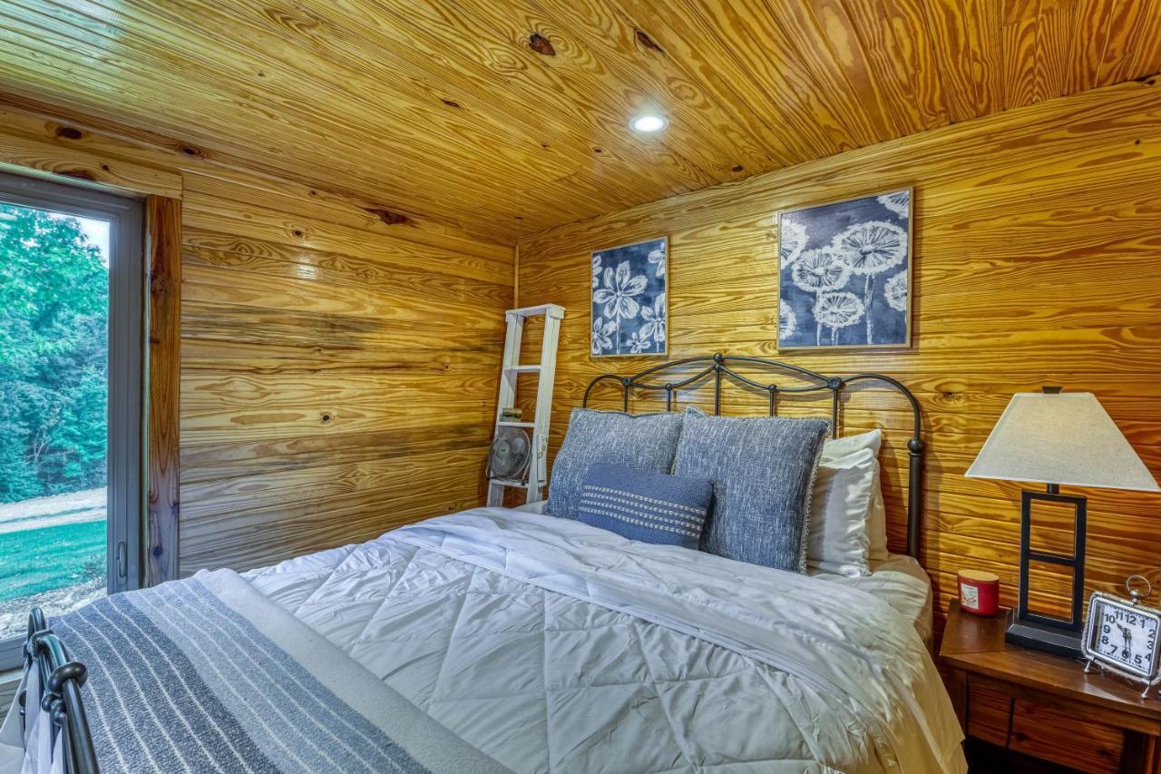 The Gemini-A Dreamy, Waterfront Tiny Cabin Rogersville エクステリア 写真