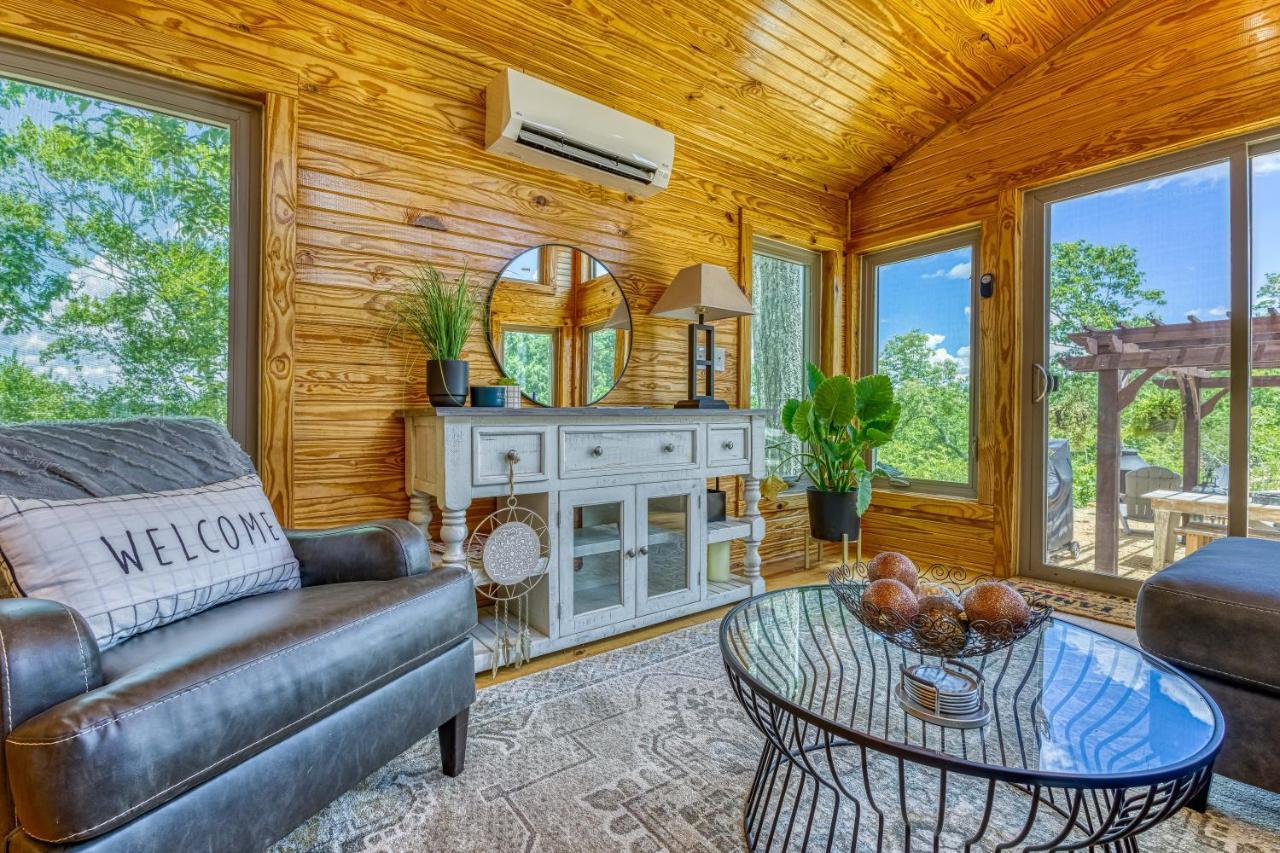 The Gemini-A Dreamy, Waterfront Tiny Cabin Rogersville エクステリア 写真