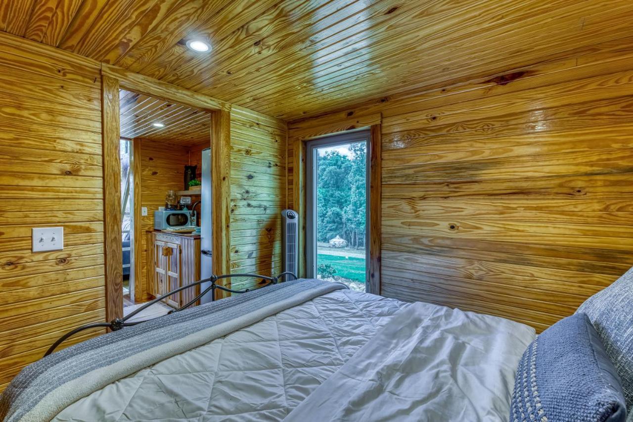 The Gemini-A Dreamy, Waterfront Tiny Cabin Rogersville エクステリア 写真