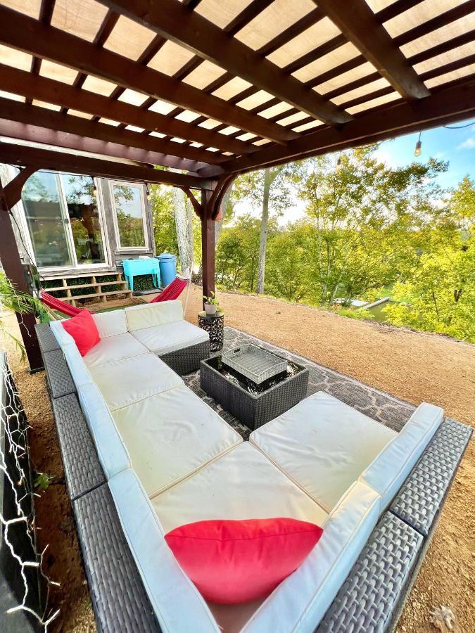 The Gemini-A Dreamy, Waterfront Tiny Cabin Rogersville エクステリア 写真